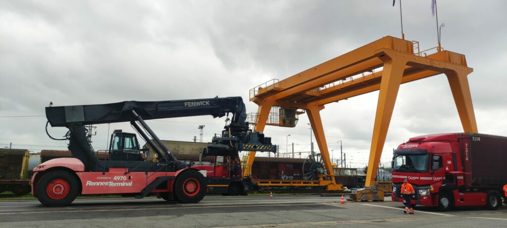 Le terminal de Rennes et le portique de manutention